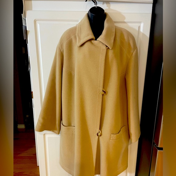 Hensel & Mortensen-Reine Scurwoole Jackets & Blazers - 100 percent Wool ladies vintage coat in a beautiful light tan/camel col…